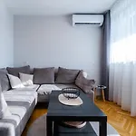 Cosy 1Bd Flat With A Lovely Balcony
