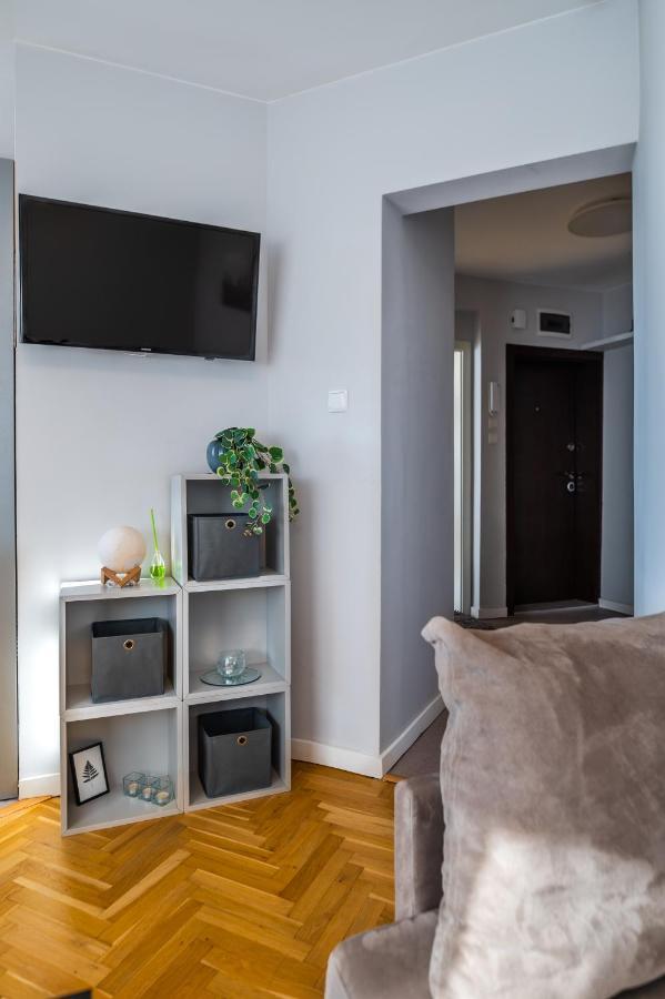 Cosy 1bd Flat With A Lovely Balcony *